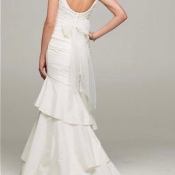 Wedding dress - David’s bridal taffeta scoop neck tiered wedding dress - Picture 4 of 4